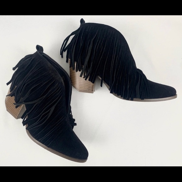 LAST ONE - size 7 🔥🔥Black Fringe Booties 🔥🔥 - Picture 2 of 6